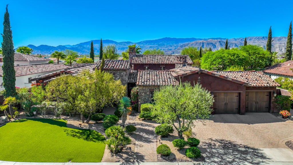 25 Cassis Circle
