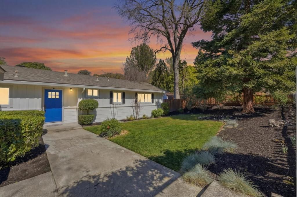 Photo of 300 La Tierra Buena, Danville, CA 94526 (MLS # ML82039065)