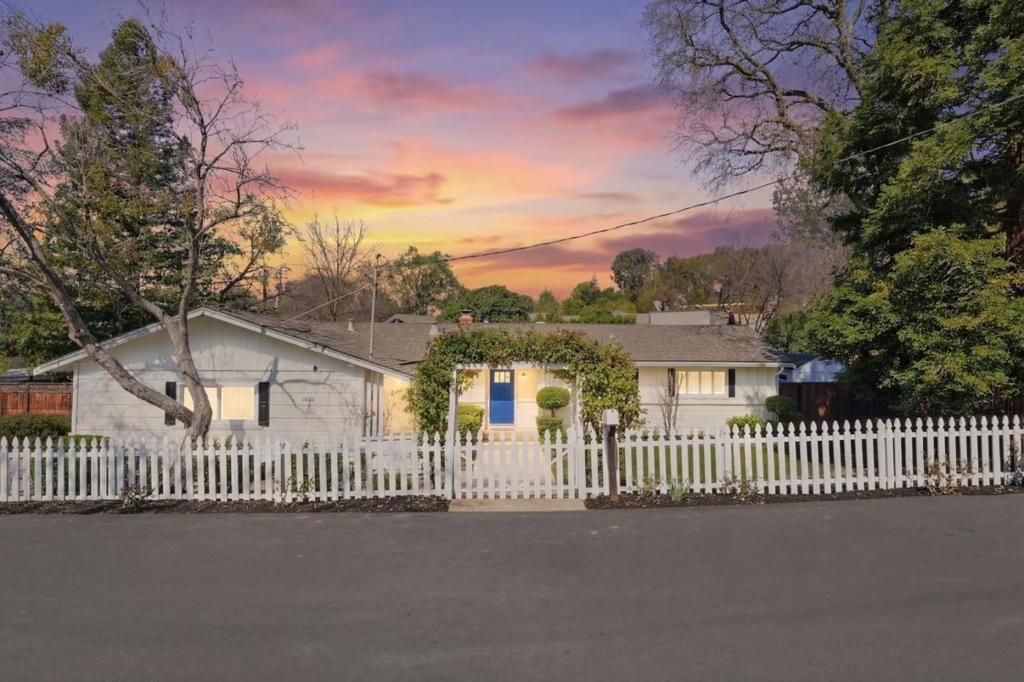 Photo of 300 La Tierra Buena, Danville, CA 94526 (MLS # ML82039065)