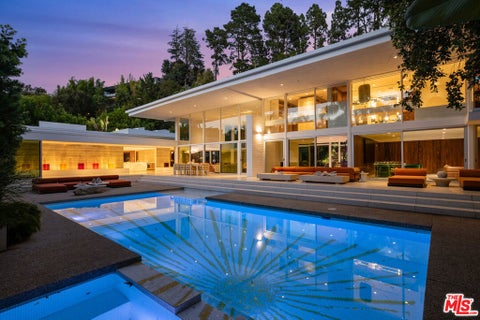 Photo of 400 Castle Place, Beverly Hills, CA 90210 (MLS # 26995563)