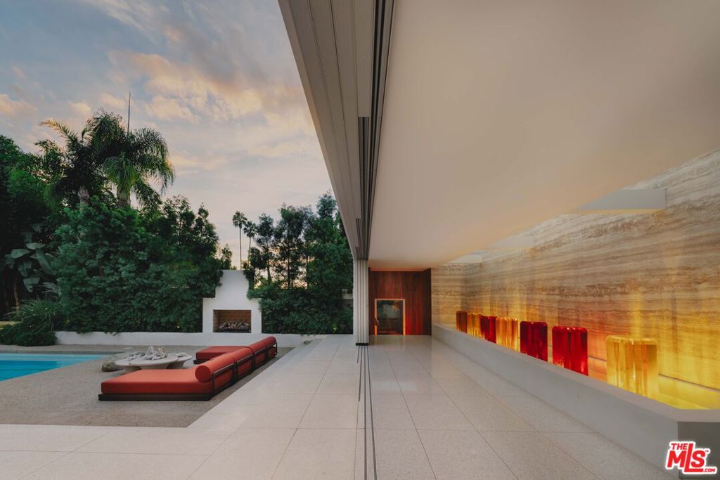 Photo of 400 Castle Place, Beverly Hills, CA 90210 (MLS # 26995563)