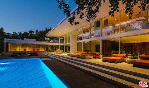 Photo of 400 Castle Place, Beverly Hills, CA 90210 (MLS # 26995563)