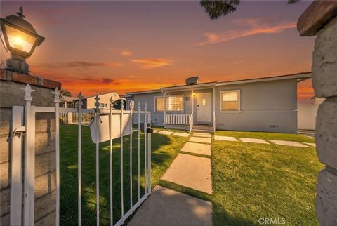 Photo of 8100 Bellaire Avenue, North Hollywood, CA 91605 (MLS # SR26026904)