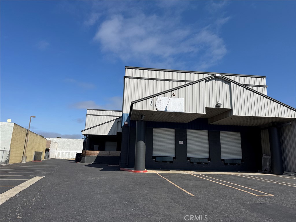 An exceptional chance to lease a high-bay industrial building located just off Sacramento Street in one of San Luis Obispo’s established manufacturing zones. This central location supports a wide range of warehousing and manufacturing uses. The property features a versatile warehouse with multiple private offices, a kitchenette, and two restrooms. Built with 400 amps of three-phase power, the building was previously used for food storage and distribution and includes a section with operational cold storage and an upstairs mezzanine. The main warehouse is efficiently serviced by three dock-high doors, each equipped with McGuire dock levelers, ensuring smooth logistics and loading operations.