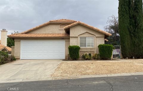 Photo of 12353 Bridgewood Lane, Victorville, CA 92395 (MLS # HD26154052)