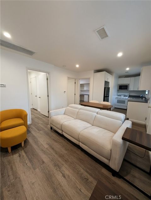 Photo of 11106 Califa St St, North Hollywood, CA 91601 (MLS # SR25226038) Photo of 11106 Califa St St, North Hollywood, CA 91601 (MLS # SR25226038)