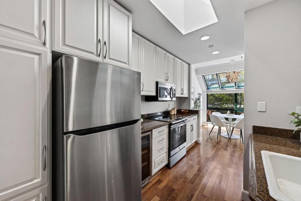 4250 El Camino Real B318