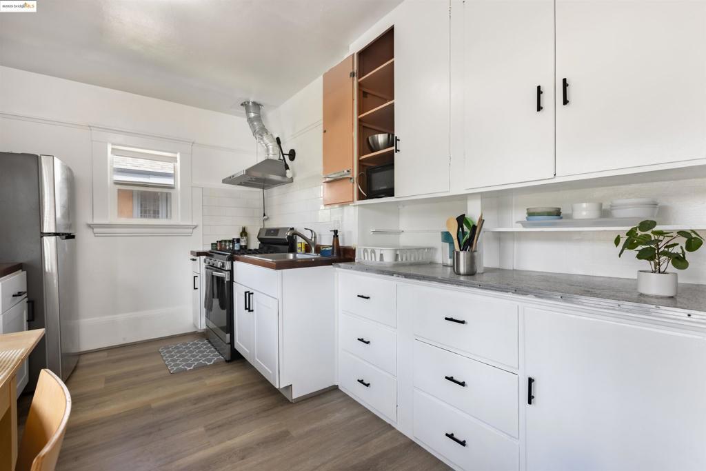 ADAMS POINT - Residential Income