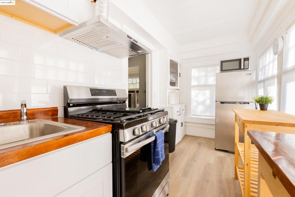 ADAMS POINT - Residential Income