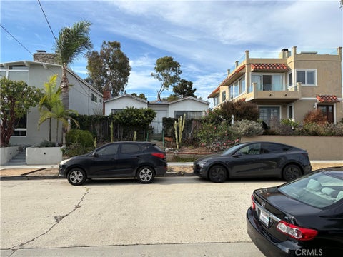 Photo of 735 Longfellow Avenue, Hermosa Beach, CA 90254 (MLS # SB26193732)