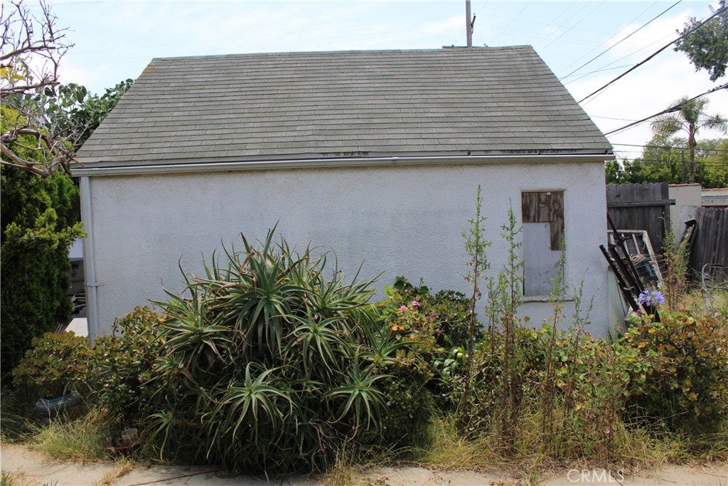 1657 S Fairfax