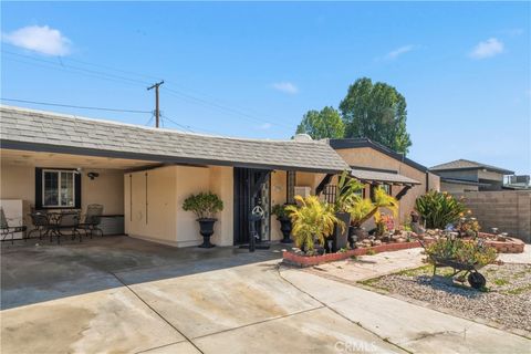 Photo of 7946 Clearfield Ave, Panorama City, CA 91402 (MLS # SR26052324)