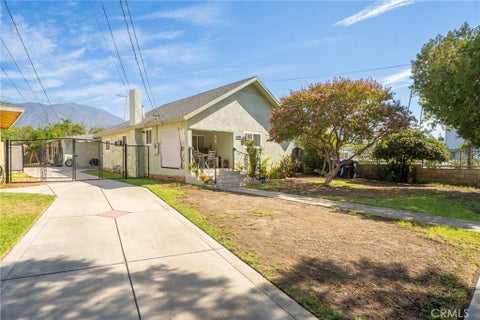 Photo of 527 E Maple AVE, Monrovia, CA 91016 (MLS # CV26199441)