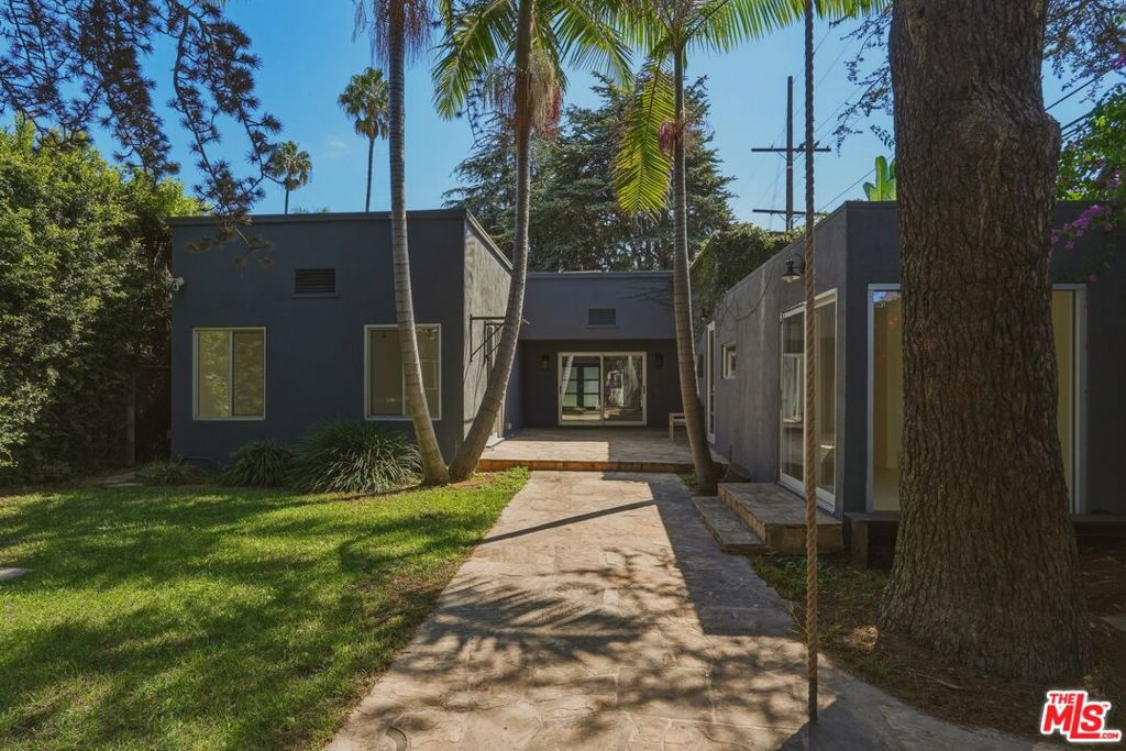 Photo of 1301 N Orange Grove Avenue, Los Angeles, CA 90046 (MLS # 26947299)