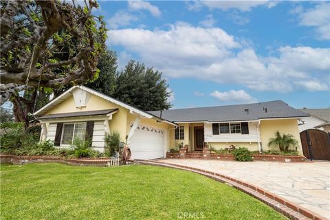 Photo of 18900 Vincennes St St, Northridge, CA 91324 (MLS # SR26070279)
