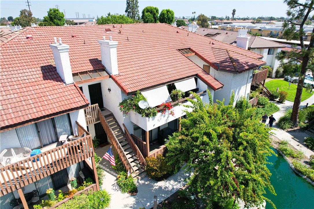 Immaculate, Beautiful, Remodeled, High Vaulted Ceiling with Recessed Lights, Quiet Community, located in gated community. The HOA includes: hot & cold water, trash, fire insurance, tennis courts, swimming pool, spa, BBQ, clubhouse, recreational room & secure remotely controlled gate. Bright and Spacious floorplan: Large Living Room with fireplace, Modern & upgraded kitchen with new cabinets, custom pull-out pantry. Laundry Area inside unit. Spacious private master suite with bathtub, large custom walk-in closet. A Must See.