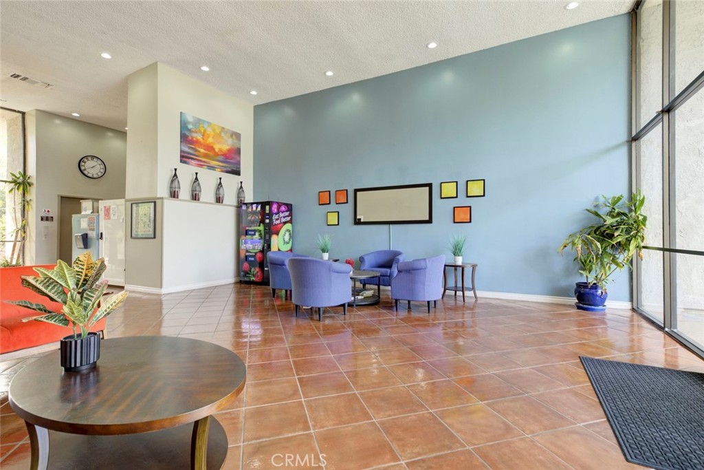 1401 Valley View 206