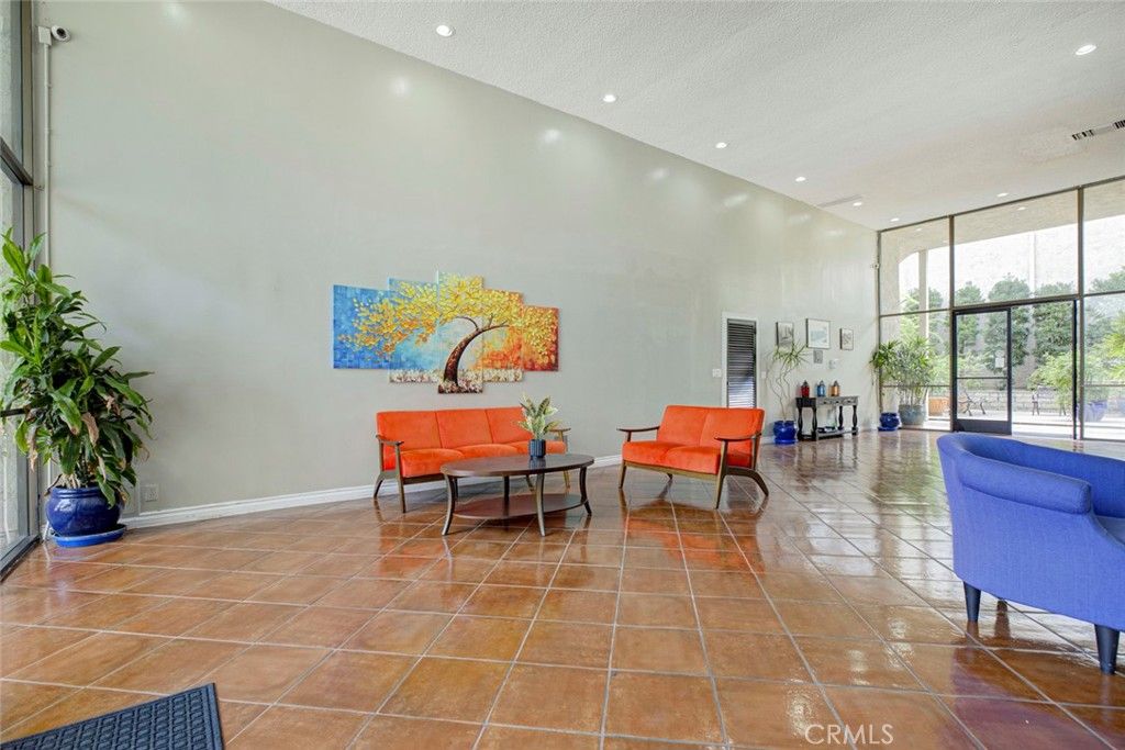 Photo of 1401 Valley View Rd #206, Glendale, CA 91202 (MLS # GD26051452)