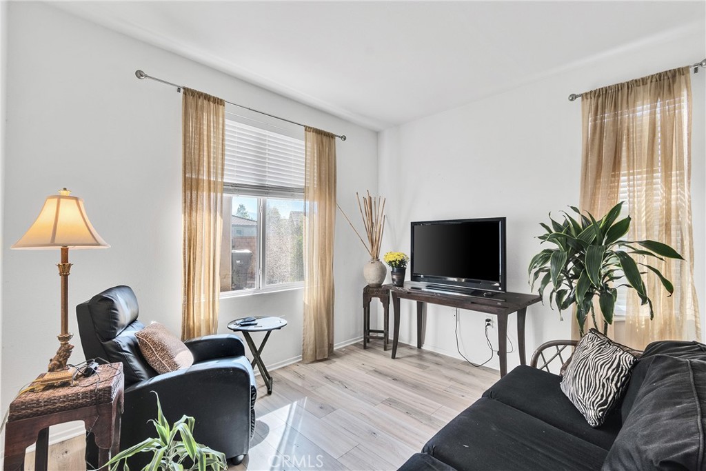 FOUR SEASONS - Residential