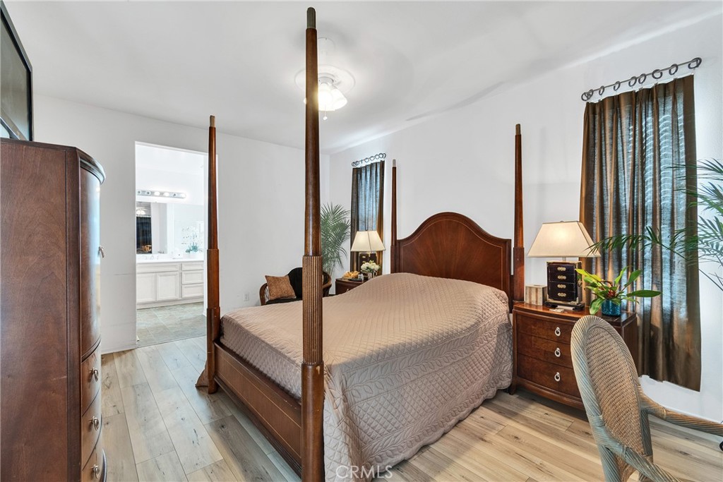 FOUR SEASONS - Residential