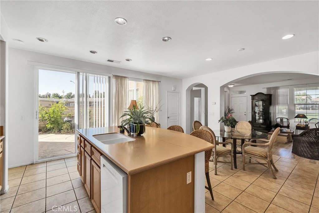 FOUR SEASONS - Residential