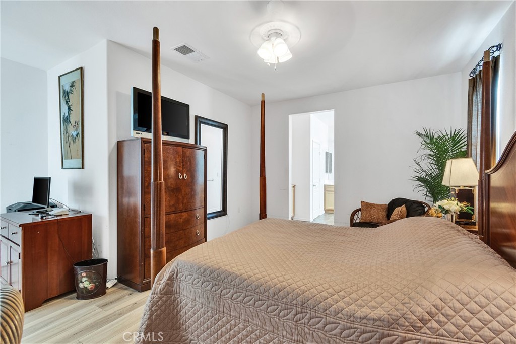 FOUR SEASONS - Residential