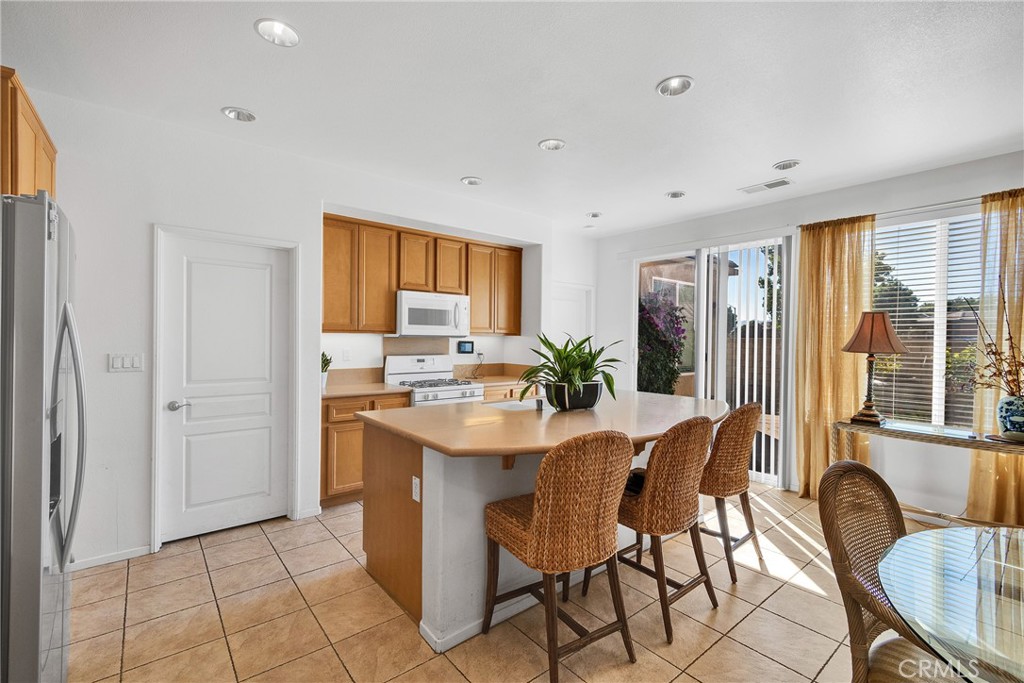 FOUR SEASONS - Residential