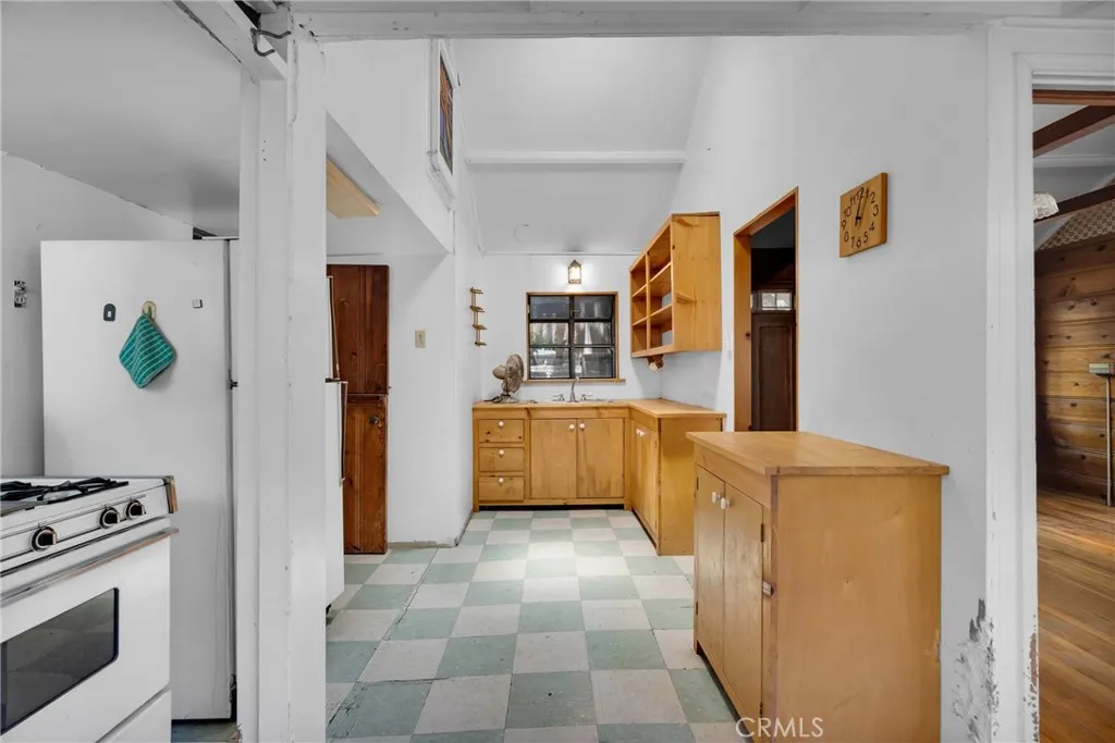 Sierra Madre, California 91024, United States, 2 Bedrooms Bedrooms, ,2 BathroomsBathrooms,Residential,Active,170697