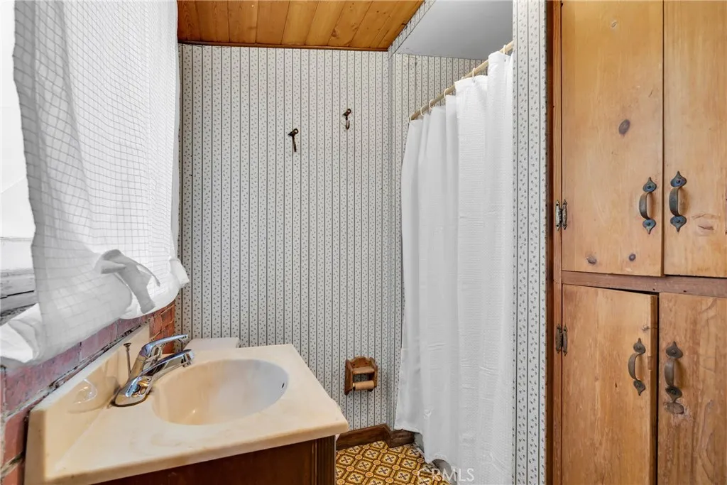 Sierra Madre, California 91024, United States, 2 Bedrooms Bedrooms, ,2 BathroomsBathrooms,Residential,Active,170697