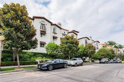 Photo of 12020 Guerin St # PH 5 ST, Studio City, CA 91604 (MLS # SR26140651)