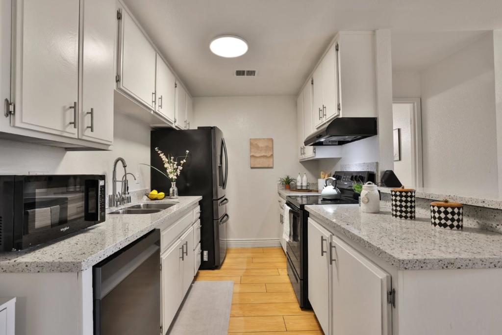 247 N Capitol Avenue 161