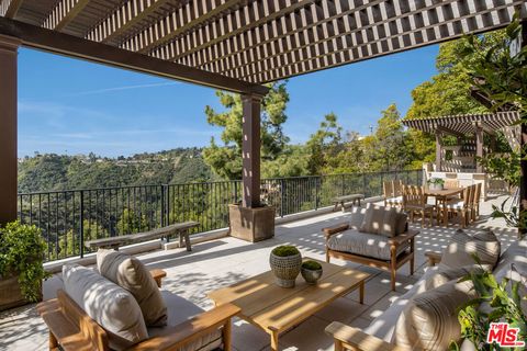 Photo of 1921 Bel Air Road, Los Angeles, CA 90077 (MLS # 25529815)
