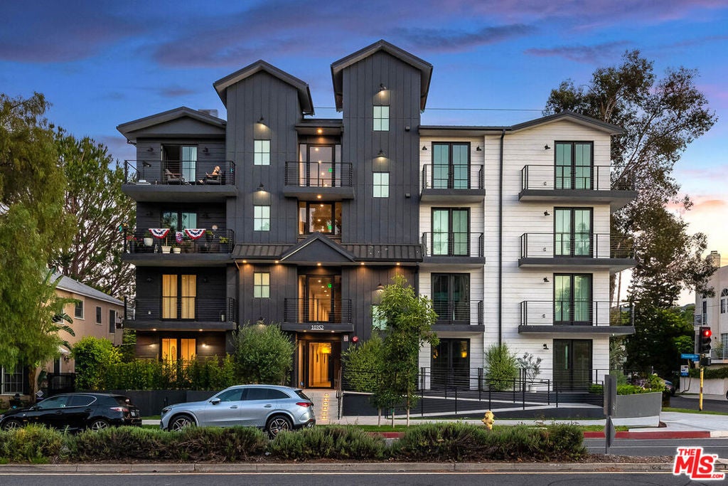 10352 Riverside Drive 103A, Toluca Lake CA 91602