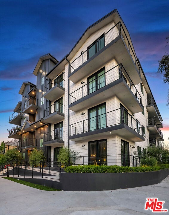 10352 Riverside Drive 103A