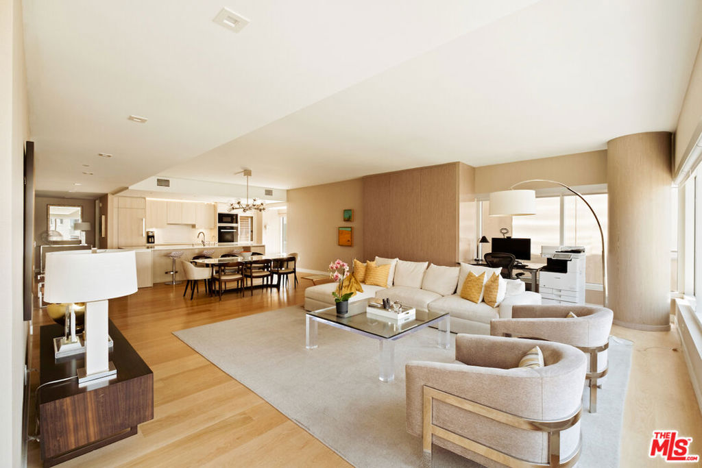 6250 Hollywood Boulevard 8M