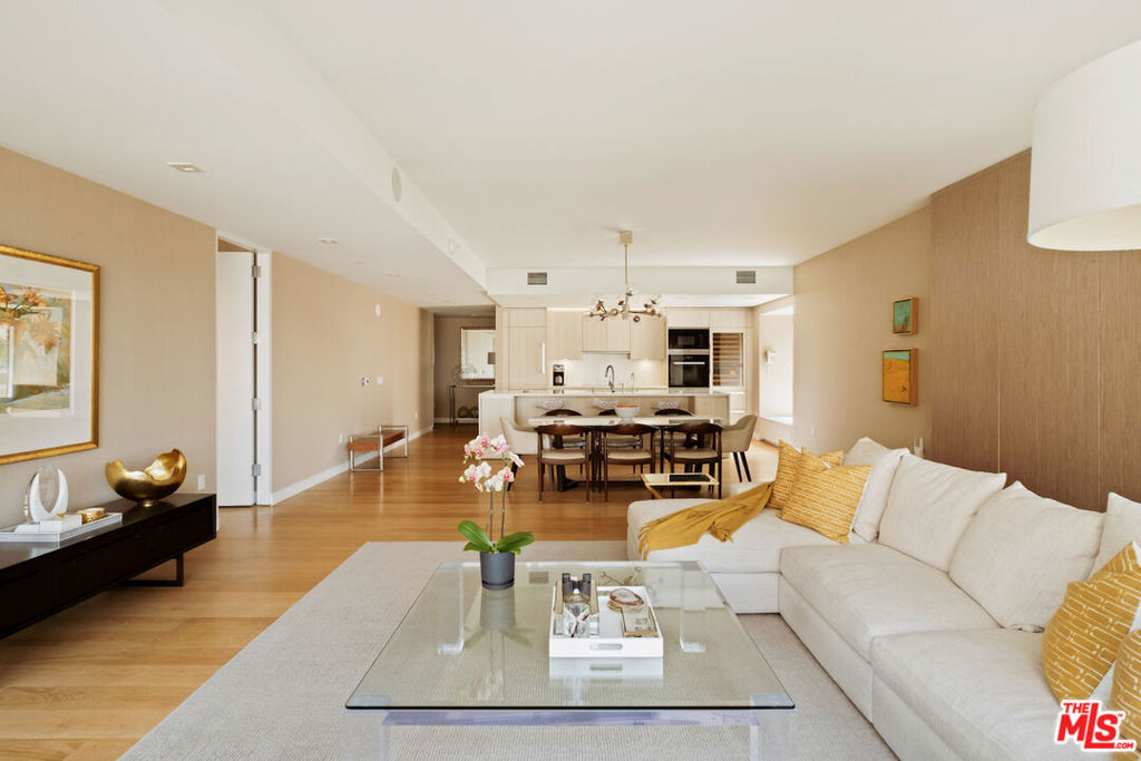 6250 Hollywood Boulevard 8M