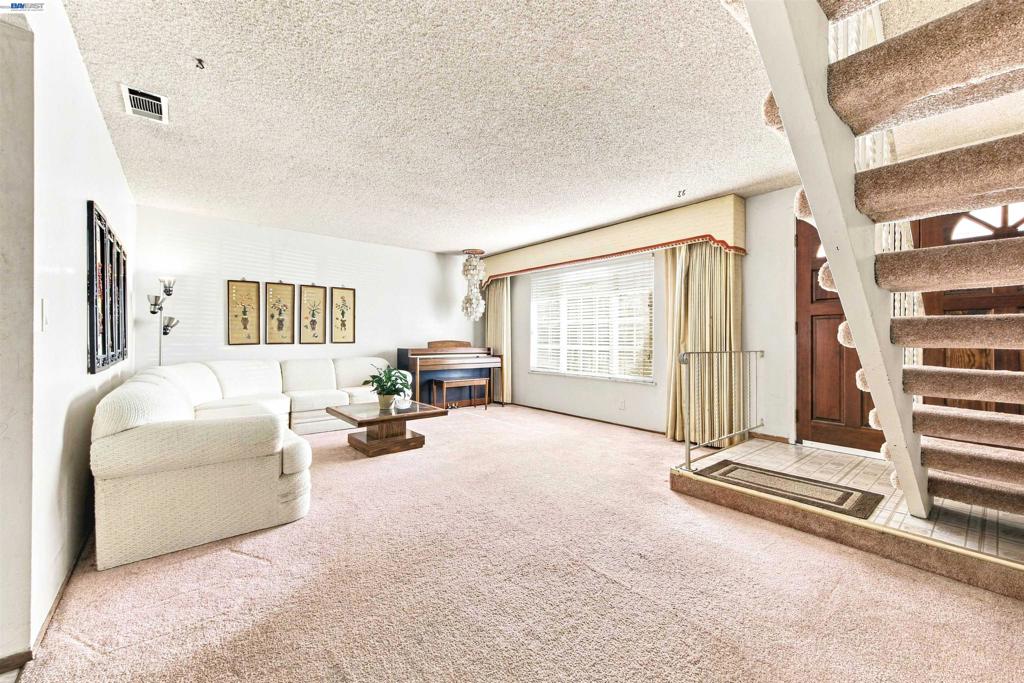 3223 San Carvante Way