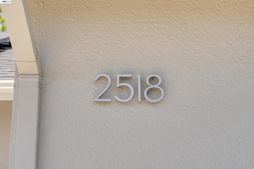 2518 Tara Hills Dr