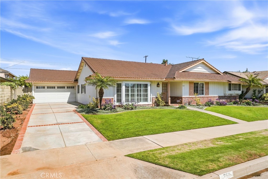 759 S Rosalind