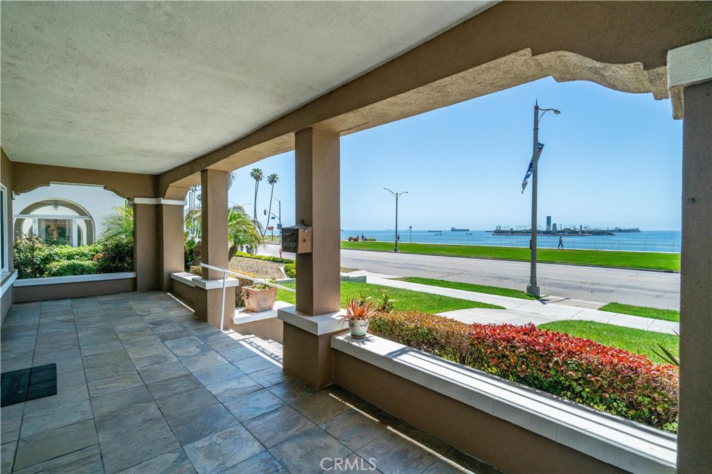 2747 E Ocean Boulevard
