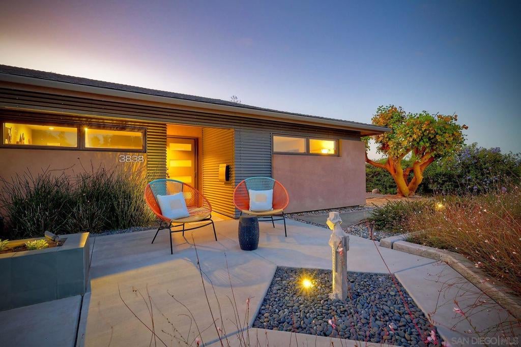 3838 Bonita View
