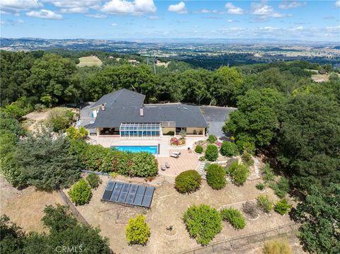 Photo of 13305 Santa Ana Rd, Atascadero, CA 93422 (MLS # NS26071823)
