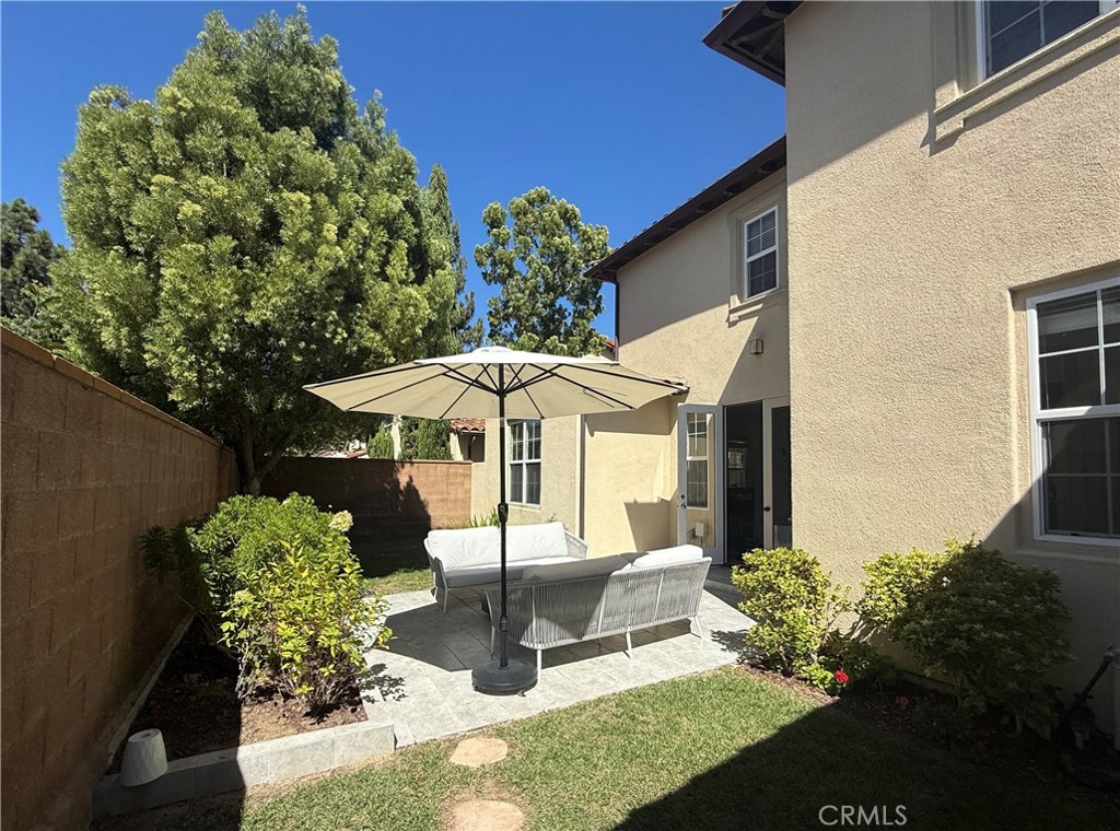 Wonderful opportunity to live in an upscale gated community. The main level showcases elegant hardwood floors, a spacious living room, and a versatile den that flows into the dining area. From the dining room, step out to a beautifully landscaped backyard—perfect for barbecues and outdoor gatherings. The bright, airy kitchen is equipped with brand-new high-end appliances and a walk-in pantry. Upstairs, you’ll find all bedrooms complete with ceiling fans for comfort. Residents enjoy resort-style amenities including a sparkling pool with cabanas, barbecue areas, a clubhouse, and more. More pictures to come after professional cleaning.