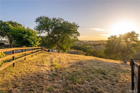 Tiny photo for 6275 Twin Canyon Ln, Creston, CA 93432 (MLS # NS26063931)