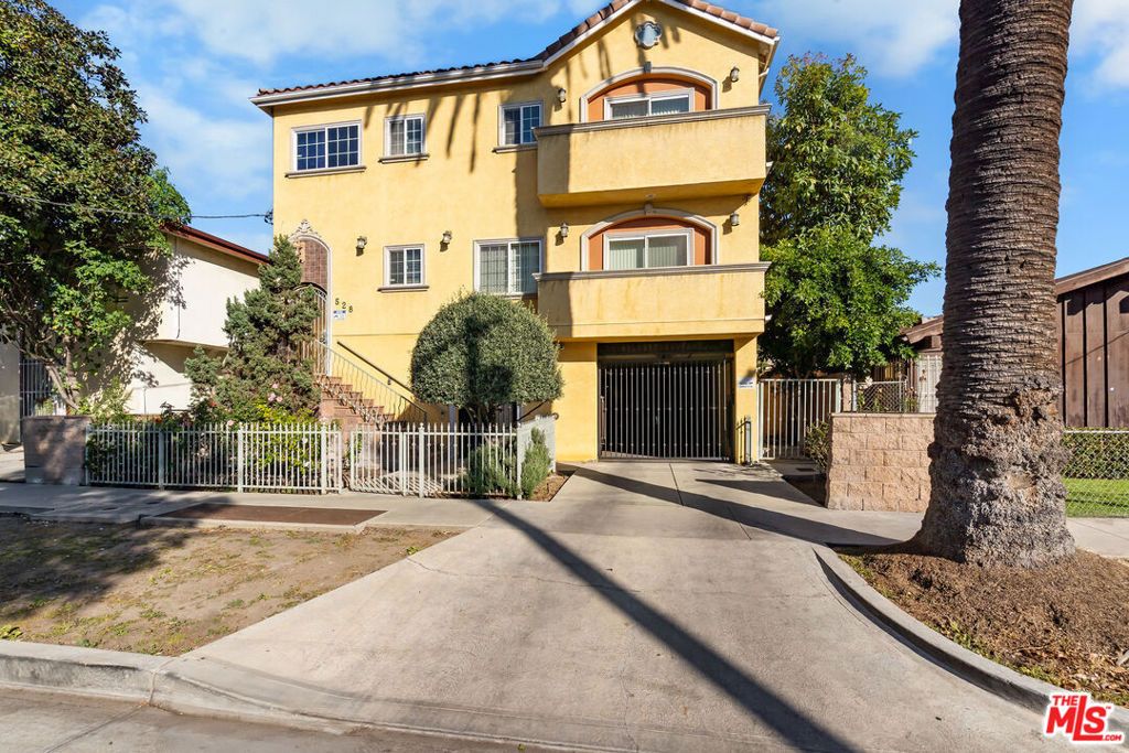 Photo of 528 N Westmoreland Avenue #5, Los Angeles, CA 90004 (MLS # 26831451)