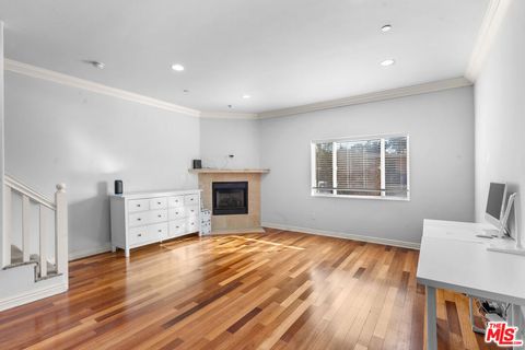 Photo of 528 N Westmoreland Avenue #5, Los Angeles, CA 90004 (MLS # 26831451)