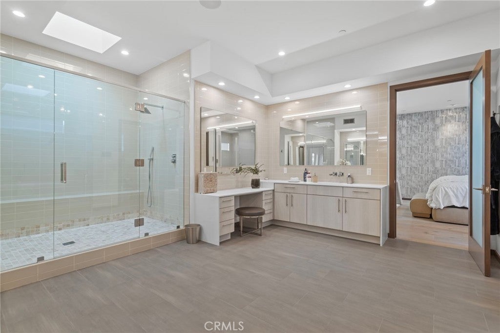 Photo of 15641 Meadowgate, Encino, CA 91436 (MLS # SR26032517)