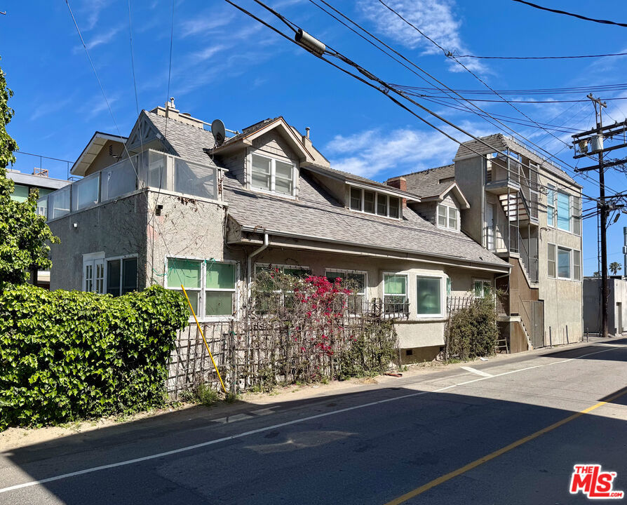 10 30th Avenue