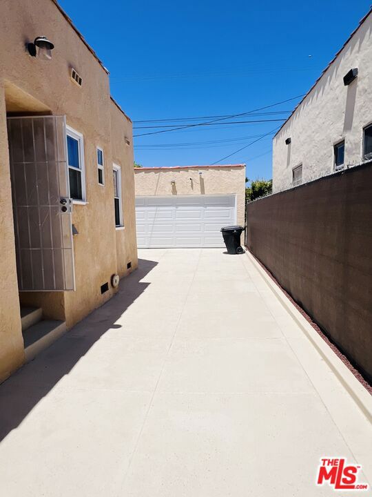 1271 W 81st Street