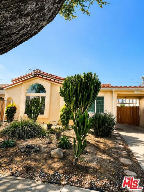 Photo of 1271 W 81st Street, Los Angeles, CA 90044 (MLS # 26862027)